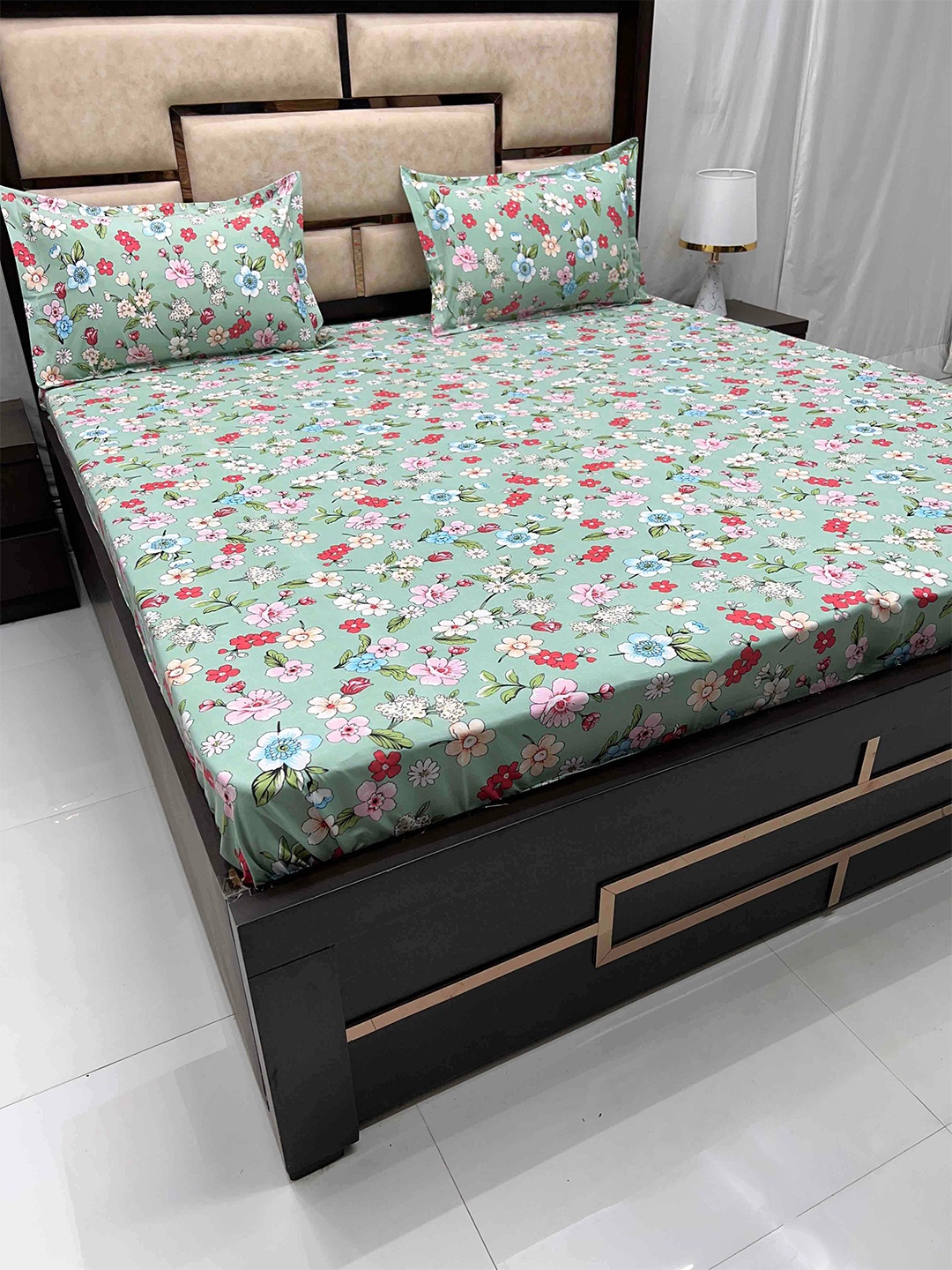 

Pure Decor Leisure Fur Green & Pink Floral King Bedsheet With 2 Pillow Covers