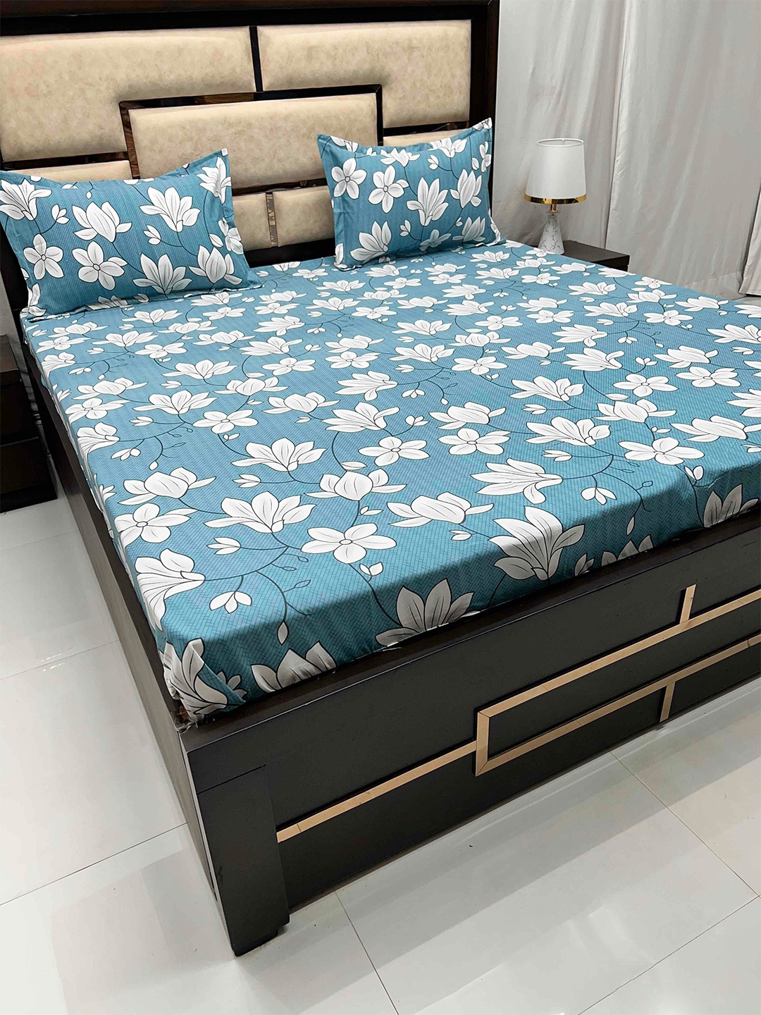 

Pure Decor Leisure Fur Blue & White Floral King Bedsheet With 2 Pillow Covers