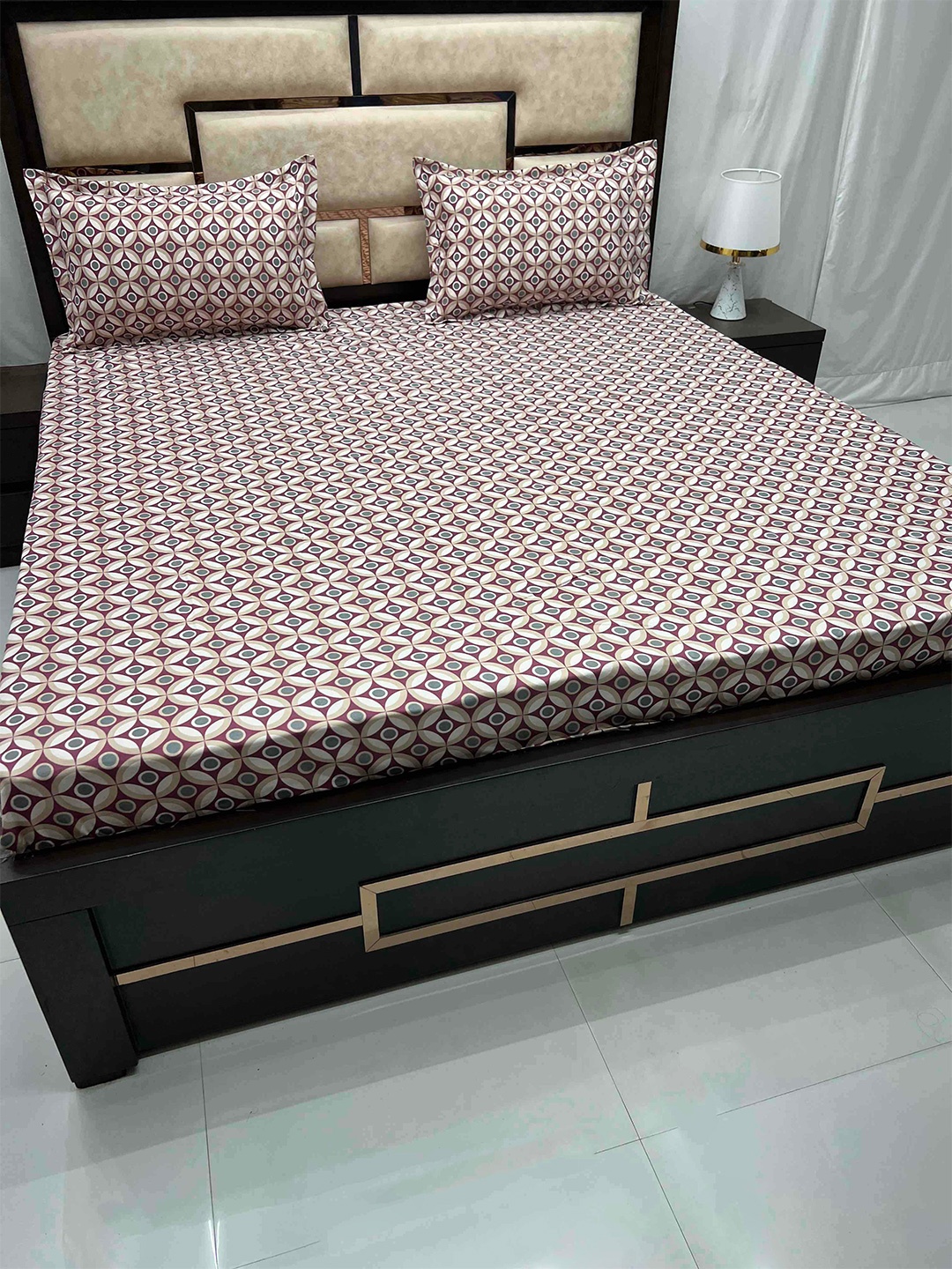 

Pure Decor Leisure Fur Purple & Maroon Geometric King Bedsheet With 2 Pillow Covers