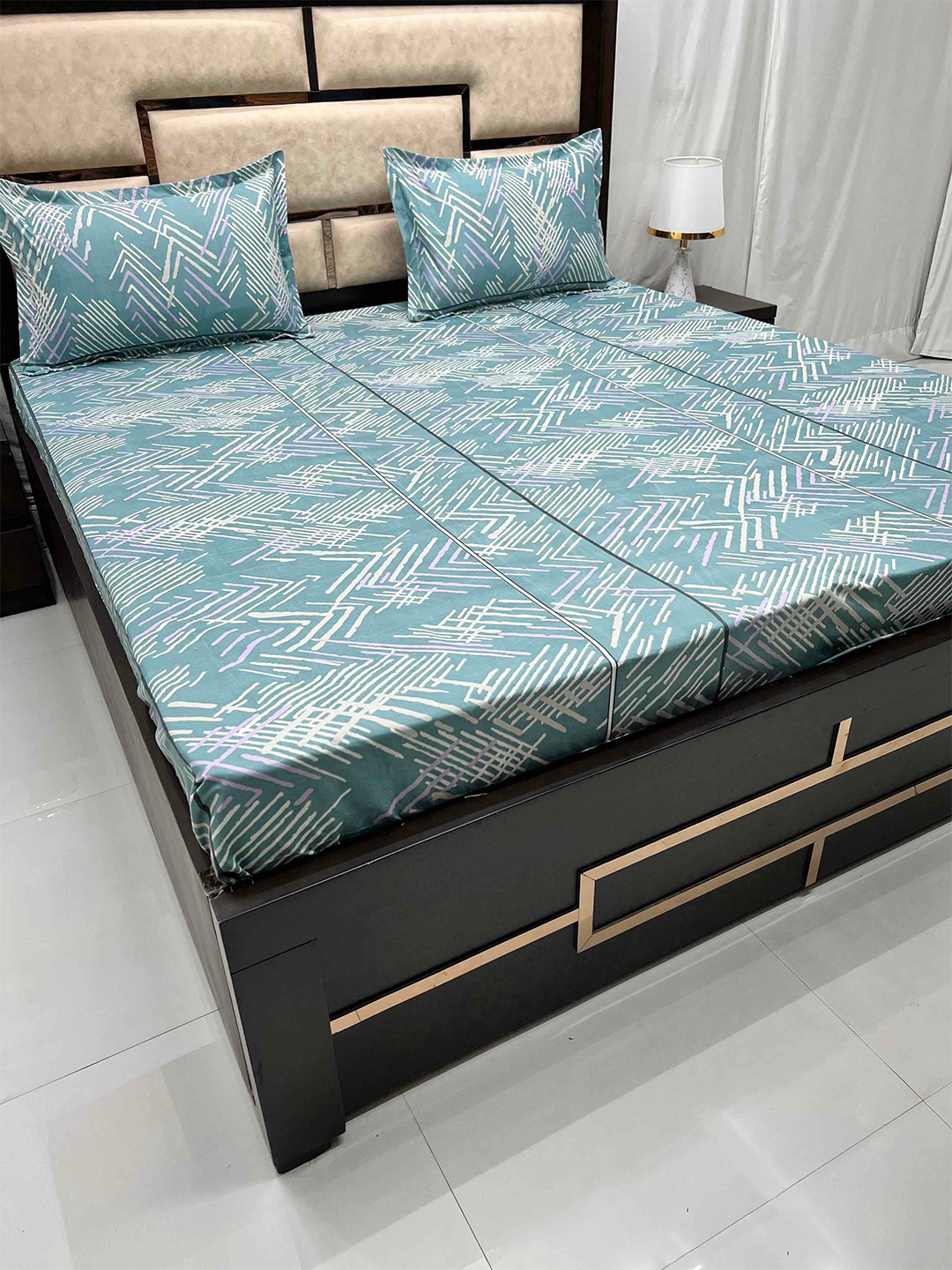 

Pure Decor Leisure Fur Green Geometric Printed King Bedsheet With 2 Pillow Covers
