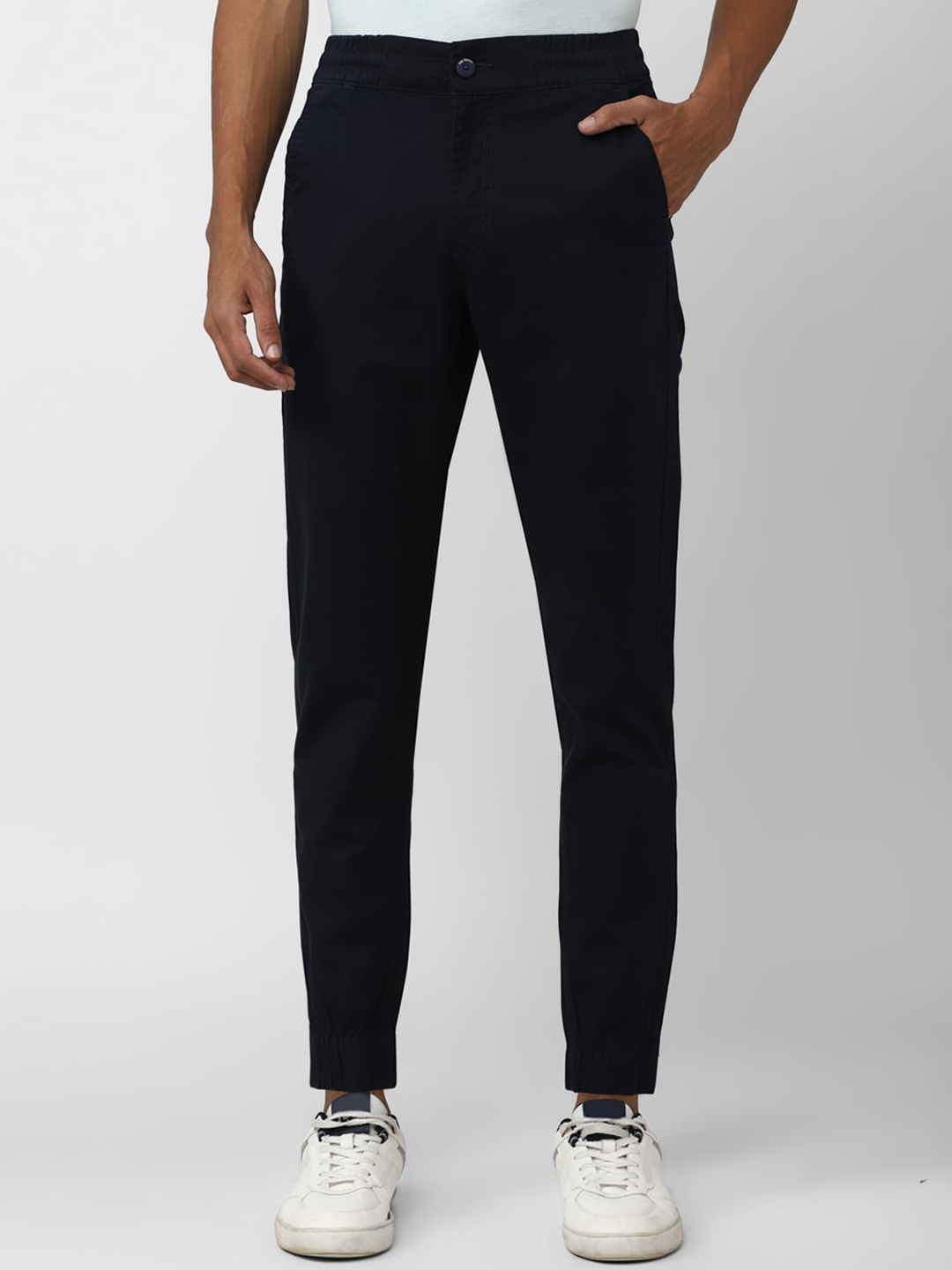 

Van Heusen Sport Men Mid Rise Plain Cotton Chinos Trousers, Black