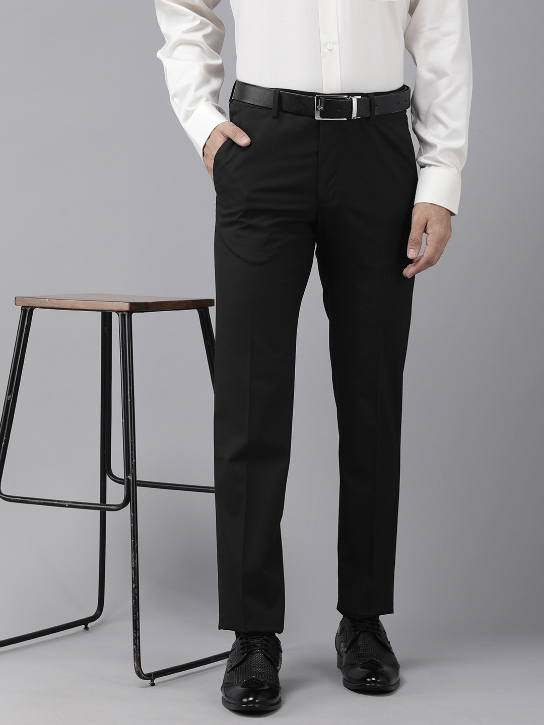 

Van Heusen Men Slim Fit Formal Trousers, Black