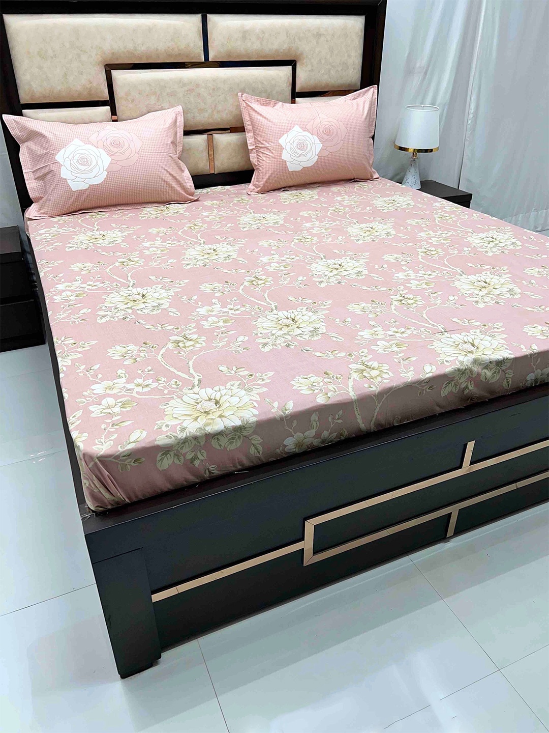 

Pure Decor Peach-Coloured & White Floral Cotton 330 TC King Bedsheet With 2 Pillow Covers