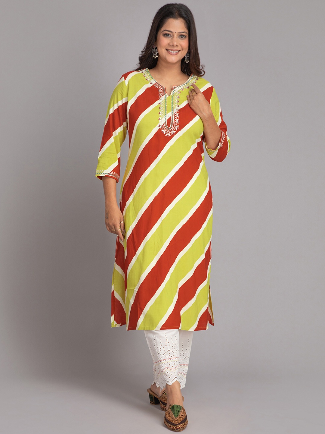 

SUTI Striped Round Neck Three-Quarter Sleeves Thread Work Kurta Set, Green
