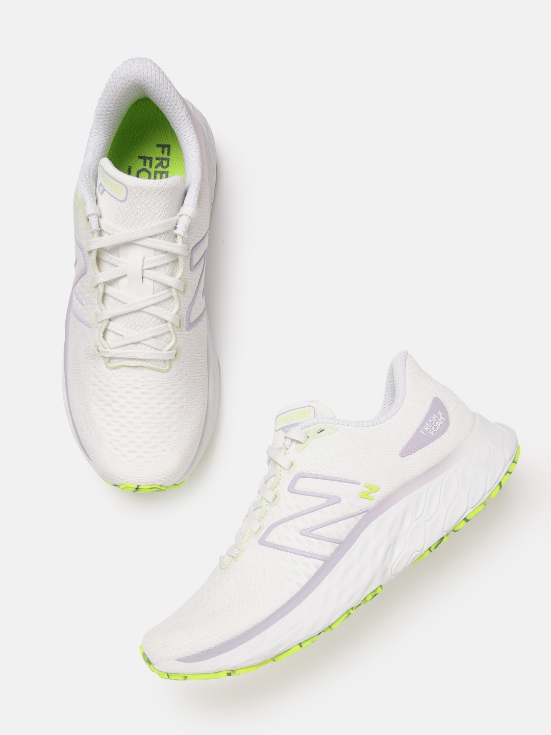 

New Balance Women Woven Design EVOZ Running Shoes, White