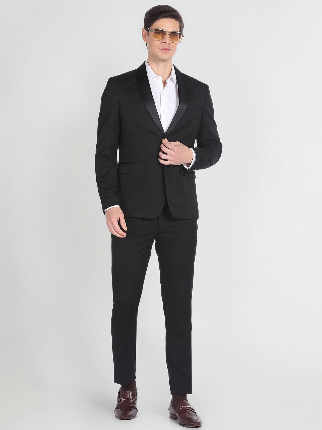 

Arrow Single Breasted 2-Piece Formal Suits, Black