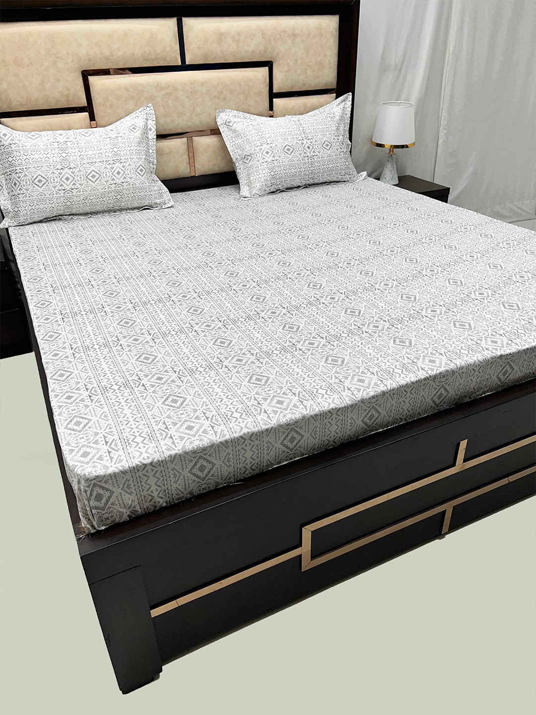

Pure Decor Royal Divine Grey & White Pure Cotton 350 TC King Bedsheet with 2 Pillow Covers