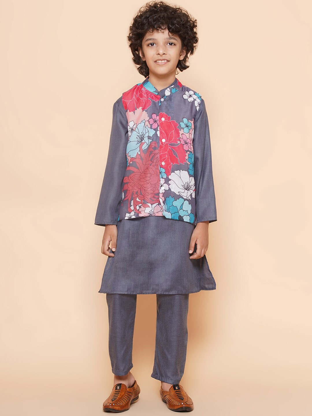 

Bittu By Bhama Boys Mandarin Collar Kurta With Pyjamas & Nehru Jacket, Grey