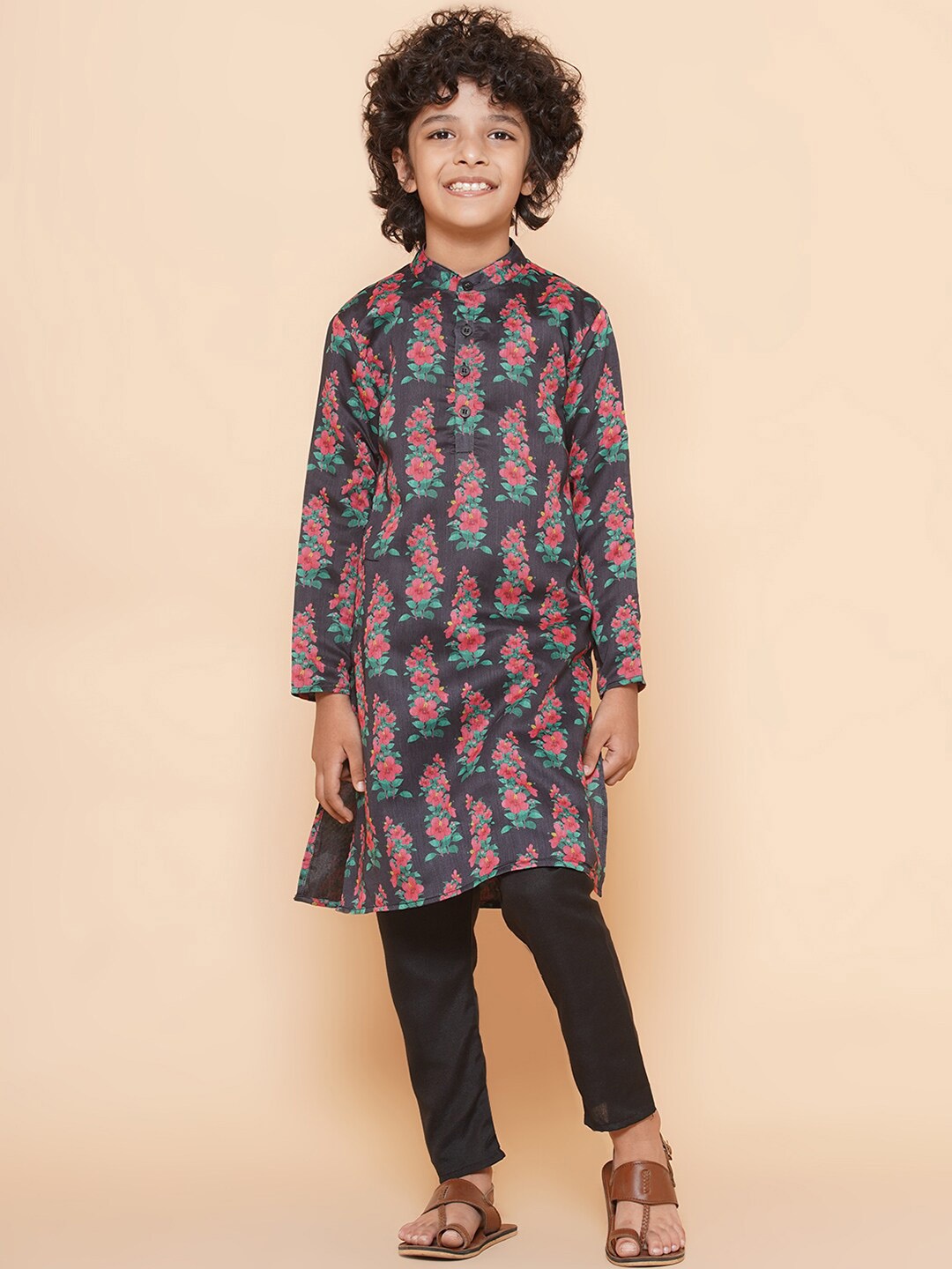 

Bittu By Bhama Boys Floral Printed Straight Kurta with Pyjamas, Black