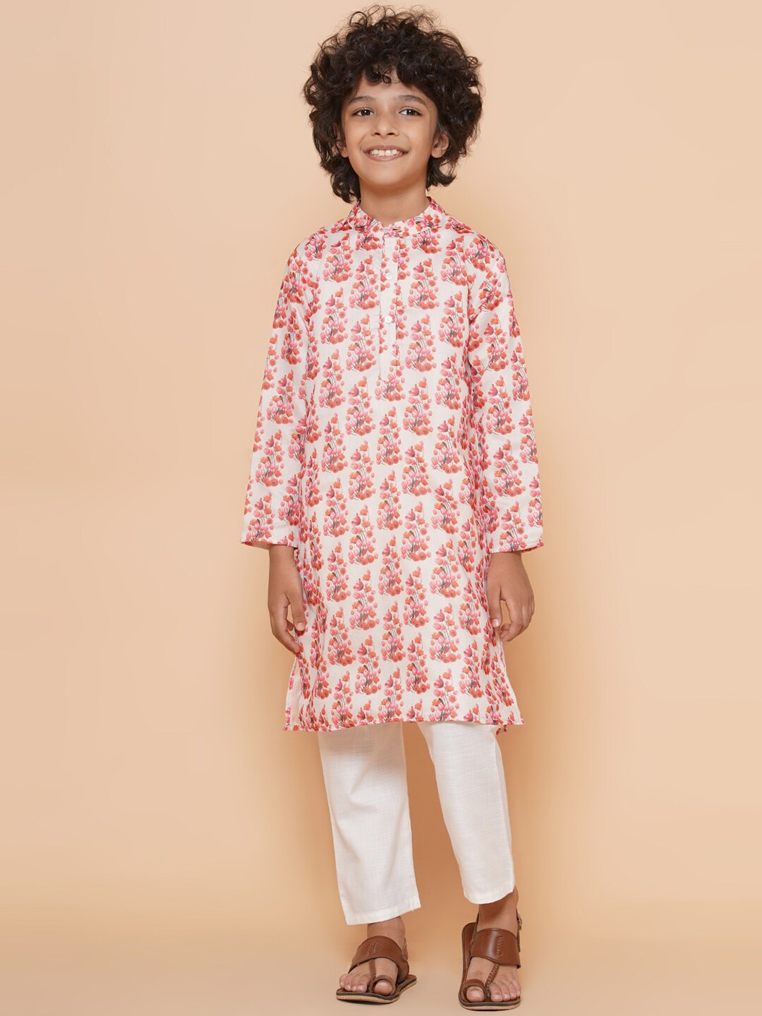 

Bittu By Bhama Boys Floral Printed Straight Kurta with Pyjamas, Red