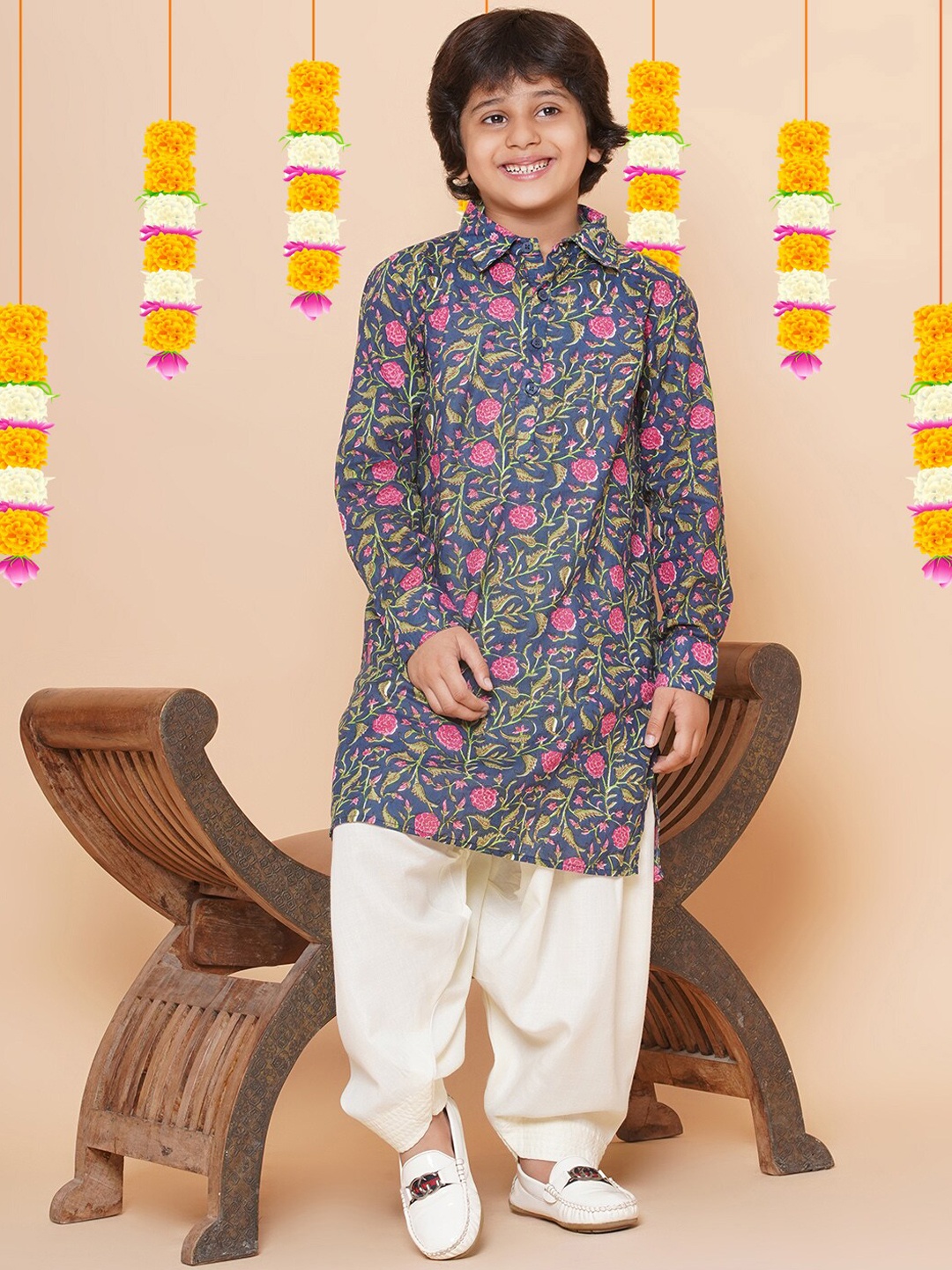 

Bittu By Bhama Boys Floral Printed Regular Pure Cotton Kurta with Salwar, Blue