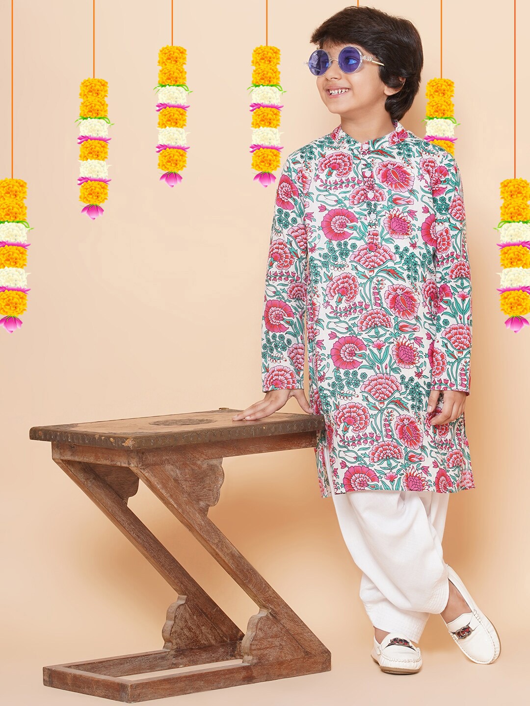 

Bittu By Bhama Boys Floral Printed Regular Pure Cotton Kurta with Salwar, Off white