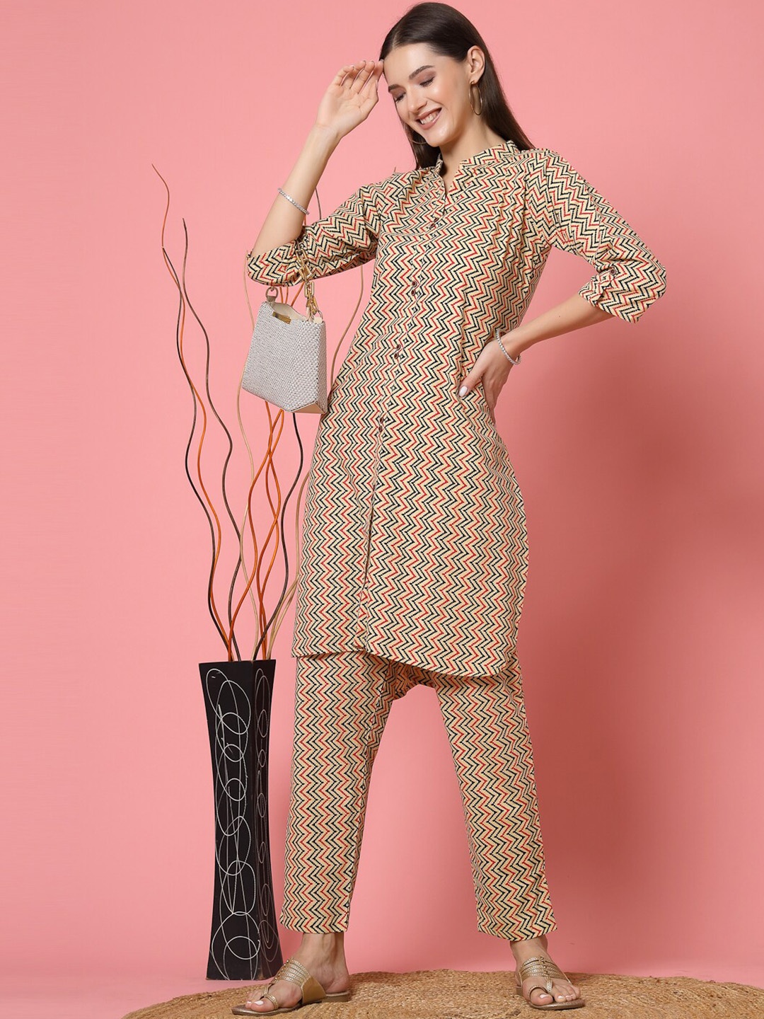 

Molly & Michel Chevron Printed Regular Pure Cotton Kurta With Trousers, Yellow