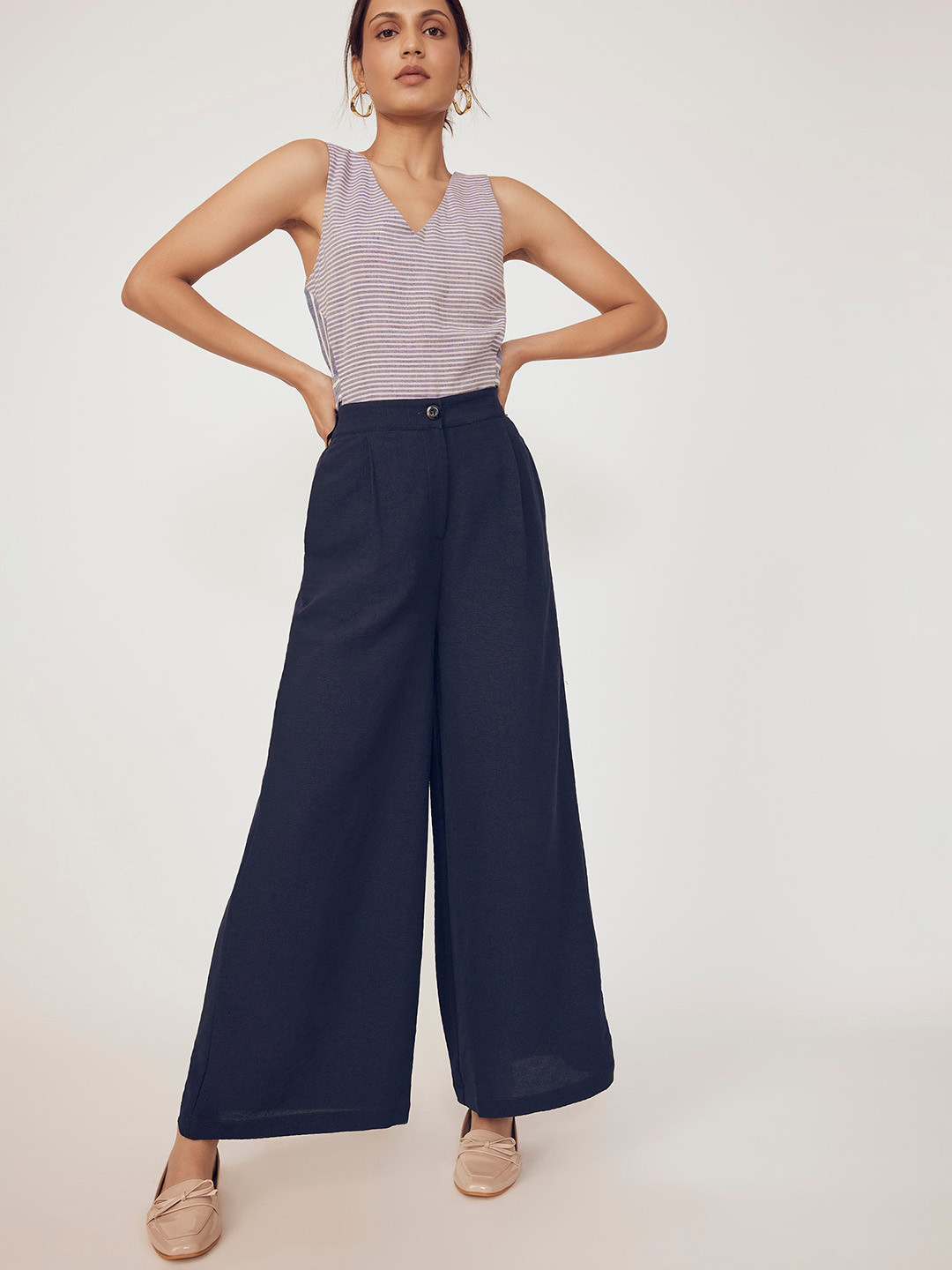 

The Label Life Women High Rise Flared Pleated Plain Parallel Trousers, Blue