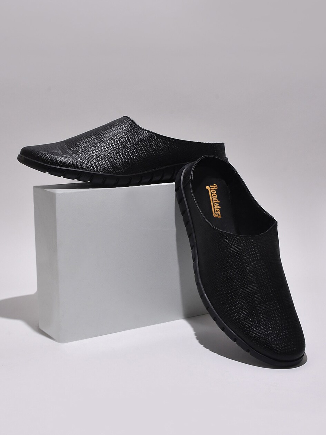 

The Roadster Lifestyle Co. Men Textured Round Toe Mules, Black