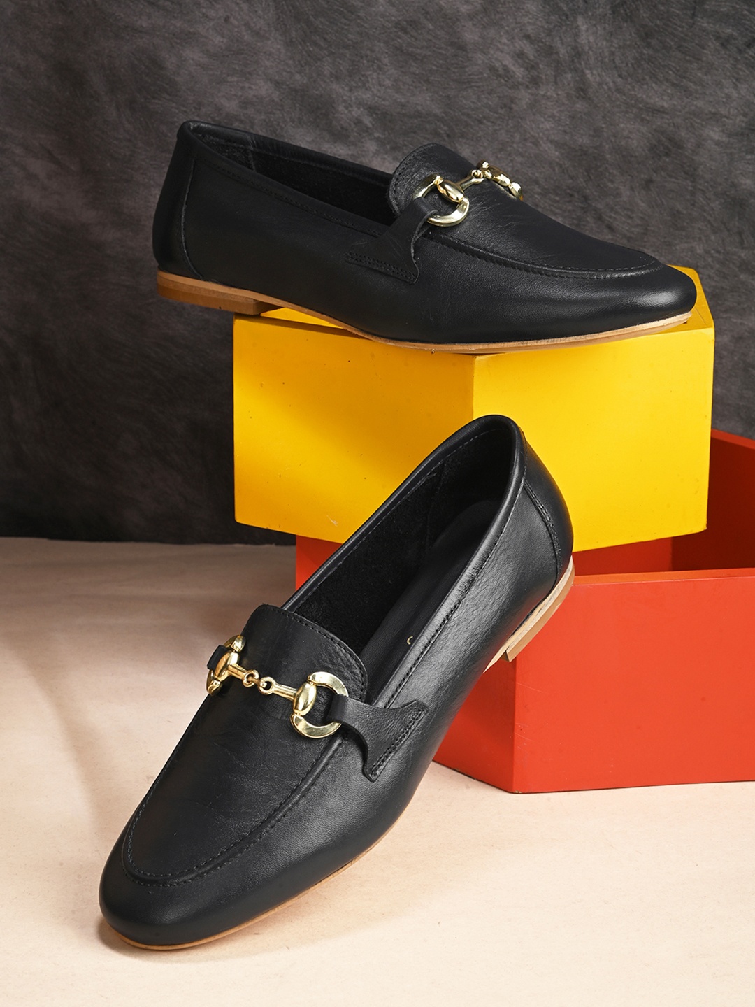 

Alleviater Embellished Leather Round Toe Ballerinas, Black