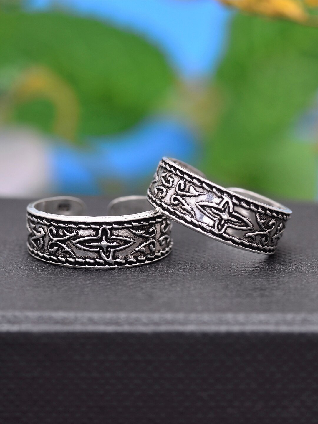 

Abhooshan 92.5 Sterling Silver Oxidized Adjustable Toe Rings