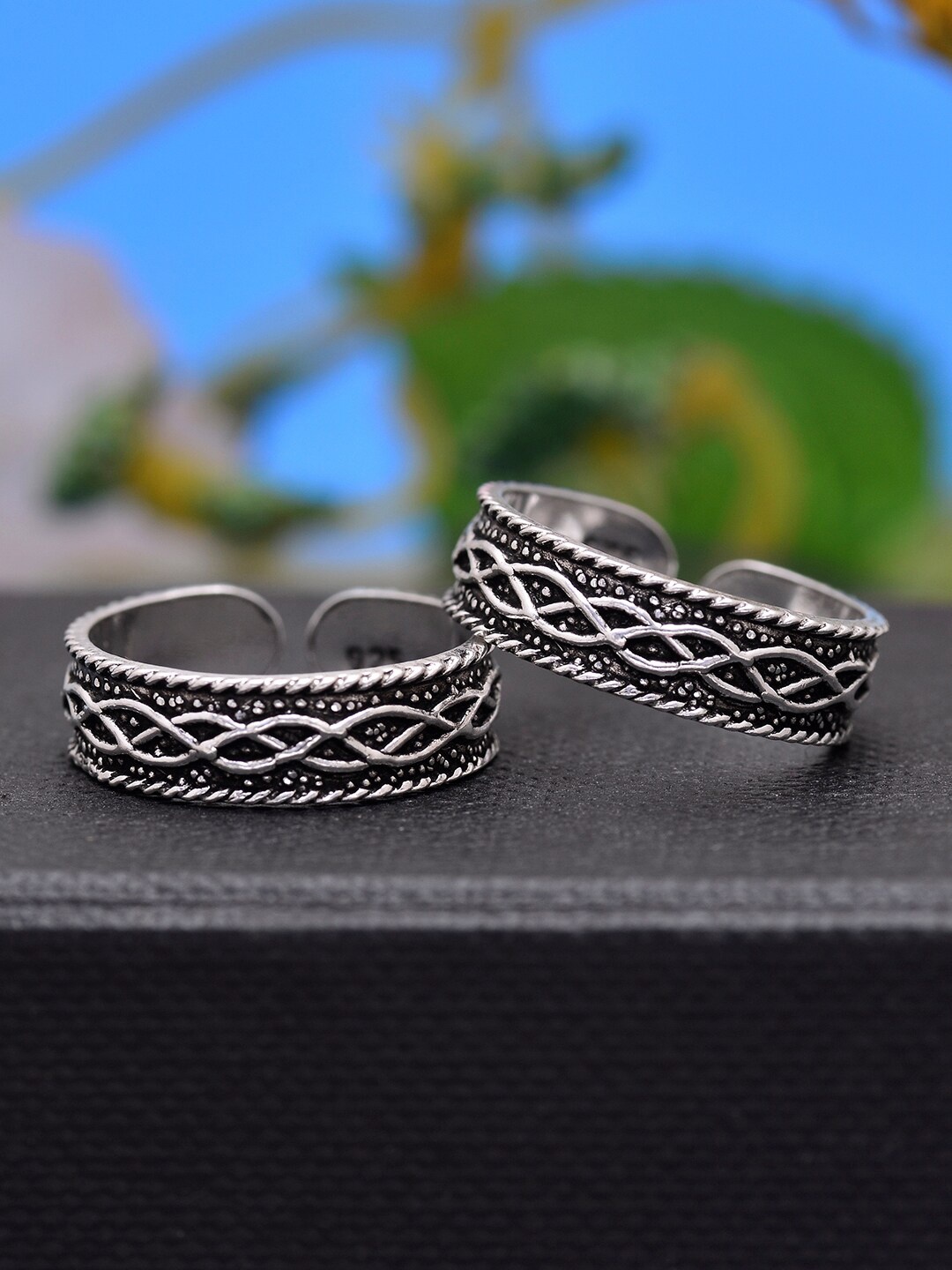 

Abhooshan 92.5 Sterling Silver Oxidized Adjustable Toe Rings
