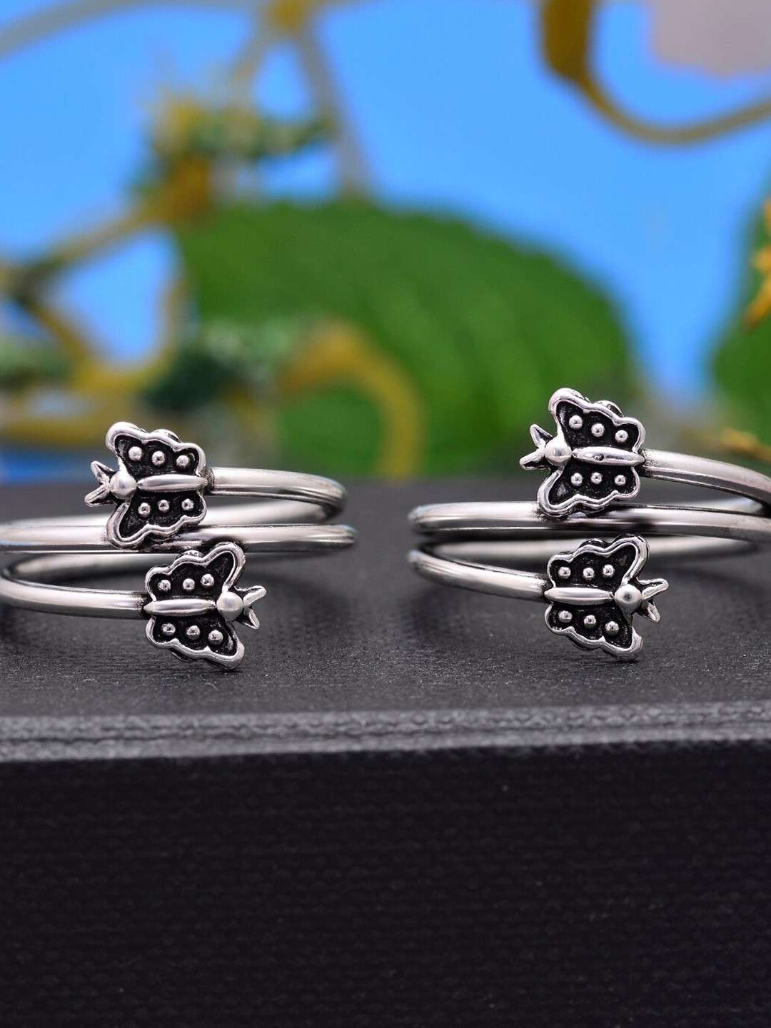 

Abhooshan 92.5 Sterling Silver Oxidized Adjustable Toe Rings