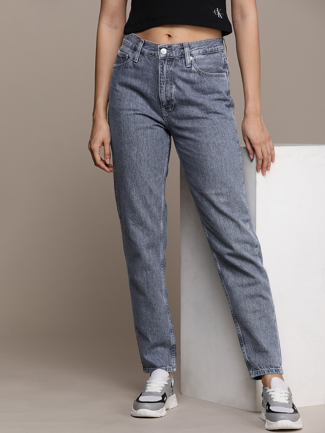 

Calvin Klein Jeans Women Light Fade Mom fit Mid-rise Jeans, Blue