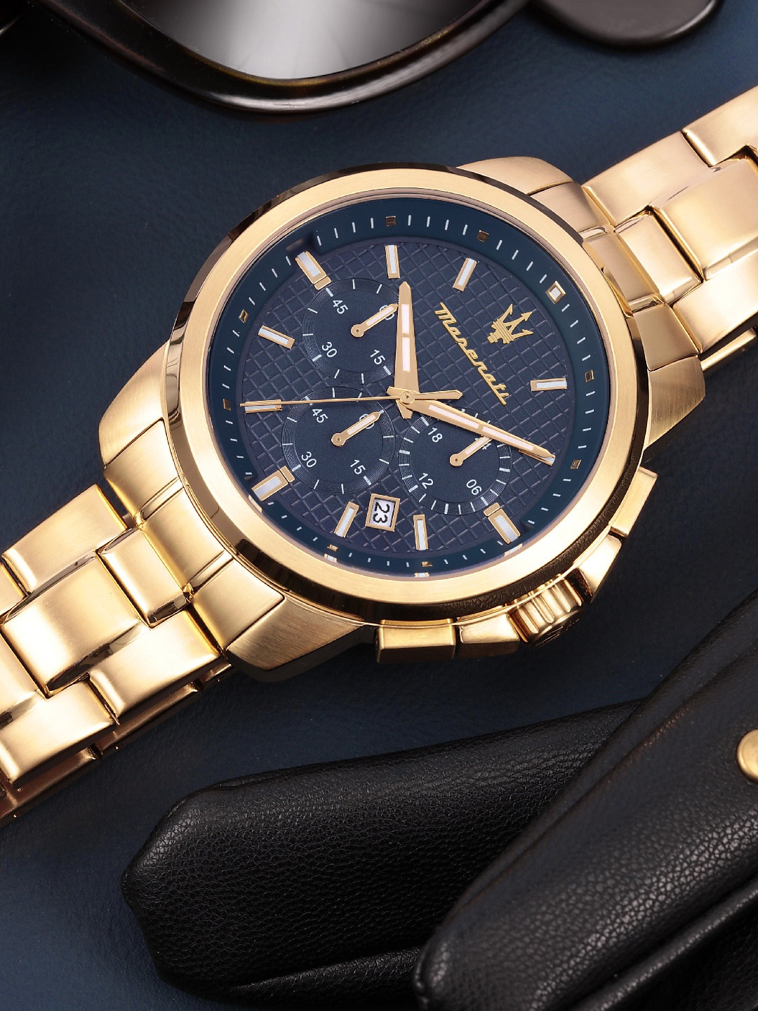 

Maserati Men Embellished Stainless Steel Wrap Around Straps Analogue Watch R8873621021, Blue