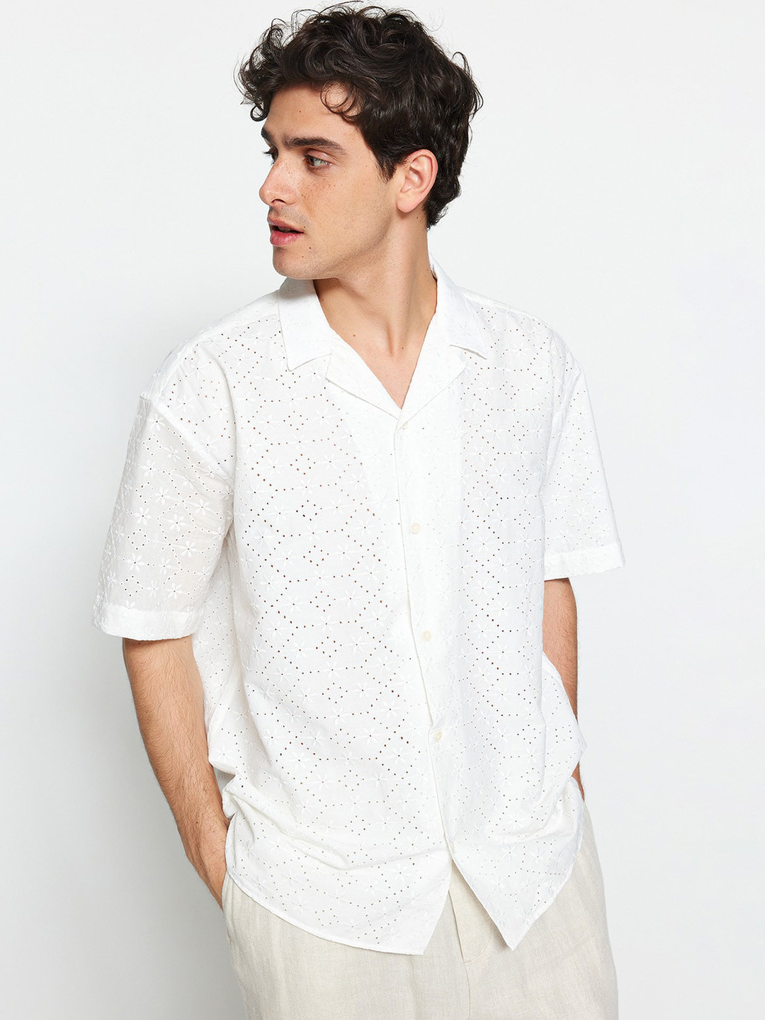

Trendyol Floral Self Design Spread Collar Short Sleeves Casual Shirt, White
