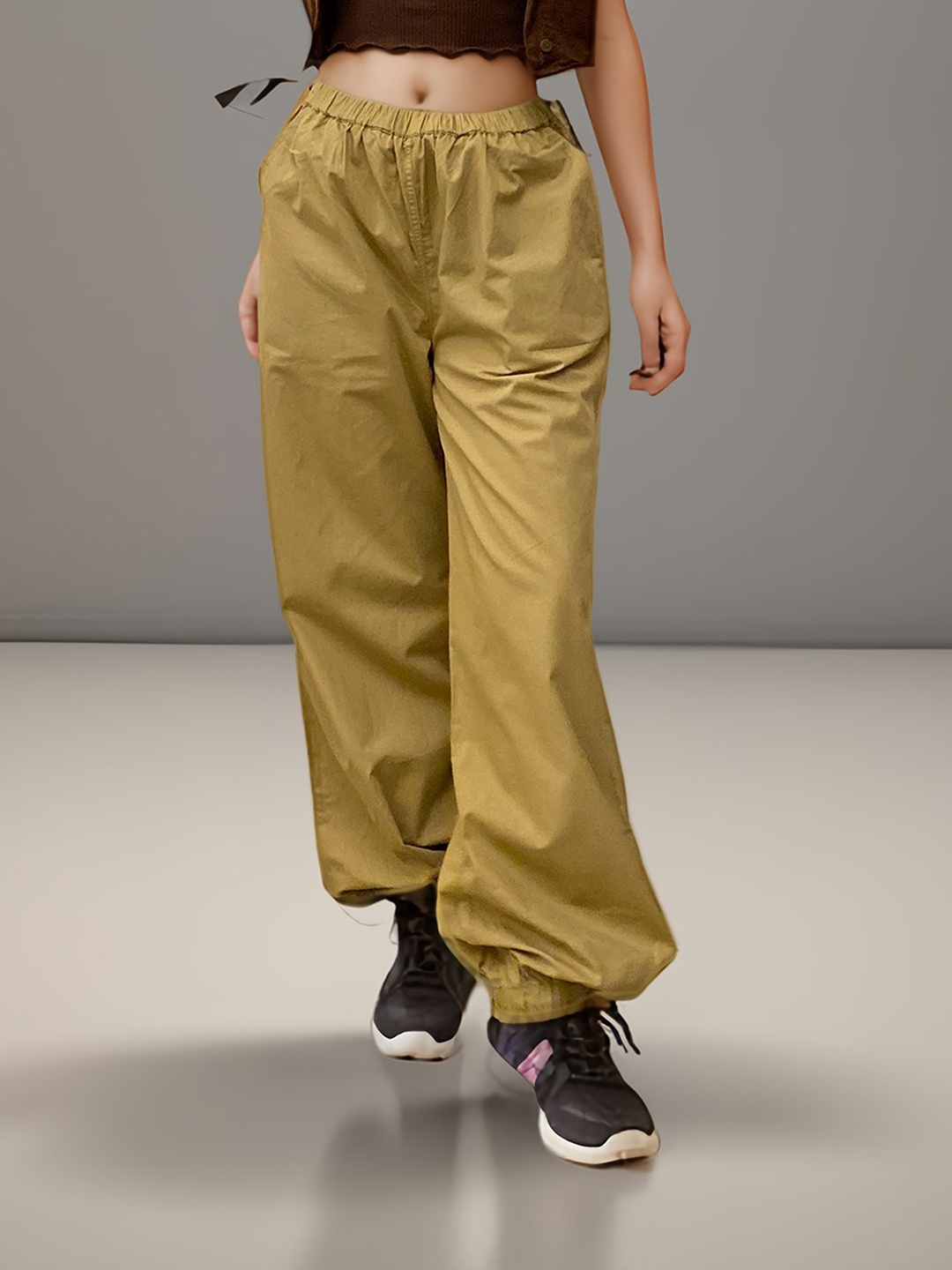 

IZF Women Oversized Parachute Trousers, Khaki