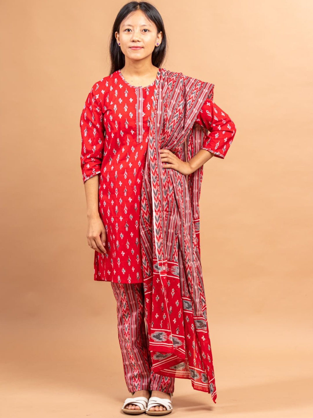 

Sangria Girls Red & White Ikat Printed Pure Cotton Kurta Trouser With Dupatta