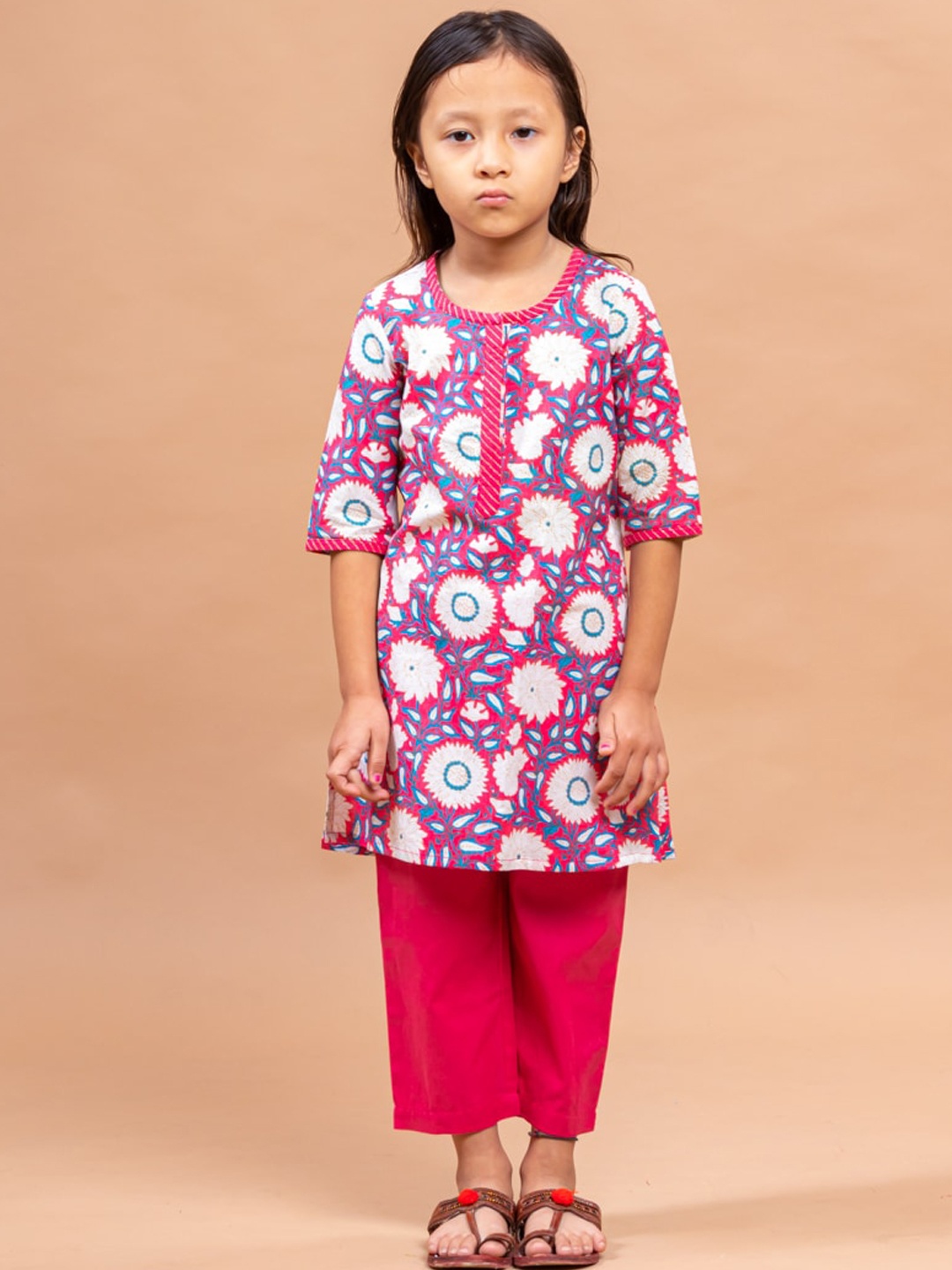 

Sangria Pink & White Floral Printed Pure Cotton Kurta & Trouser