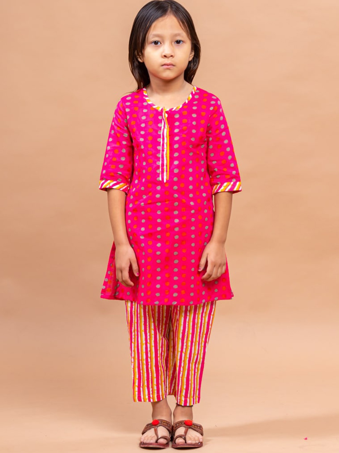 

Sangria Girls Floral Printed Pure Cotton Straight Kurta With Trousers, Pink