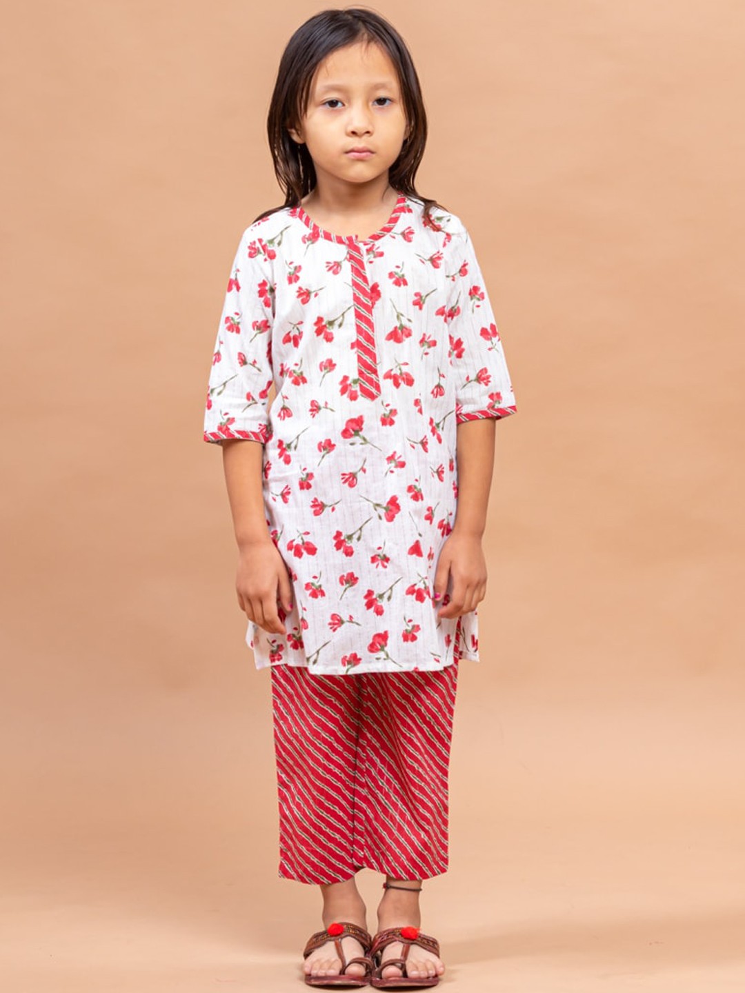 

Sangria Girls Floral Printed Pure Cotton Straight Kurta With Trousers, Red