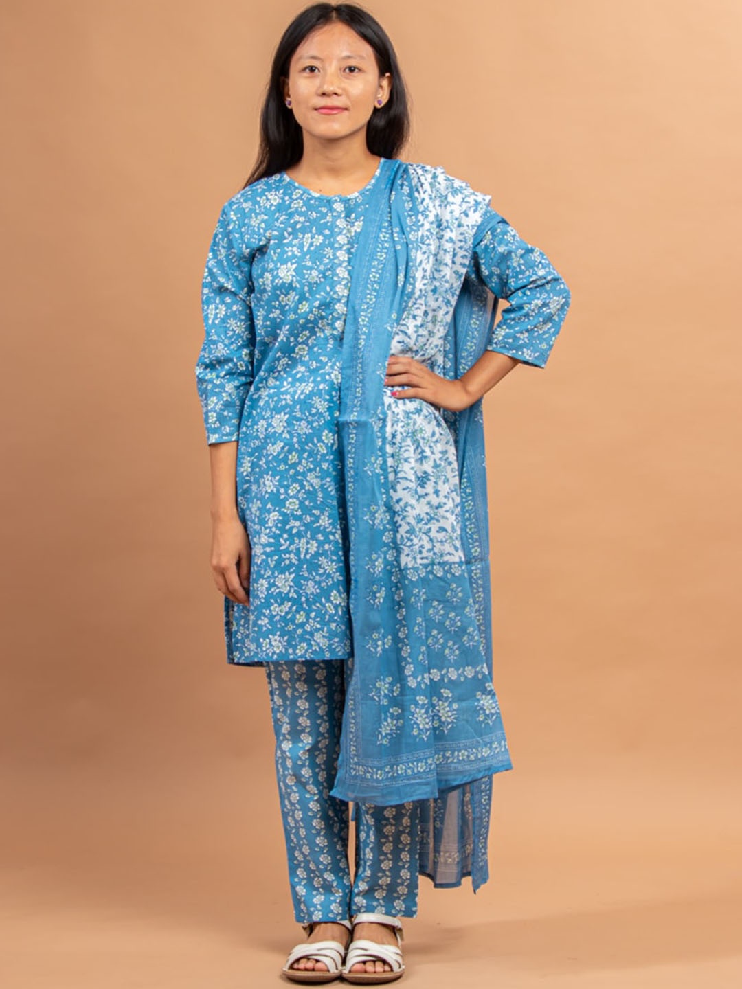 

Sangria Girls Floral Printed Pure Cotton A-line Kurta With Trousers & Dupatta, Blue