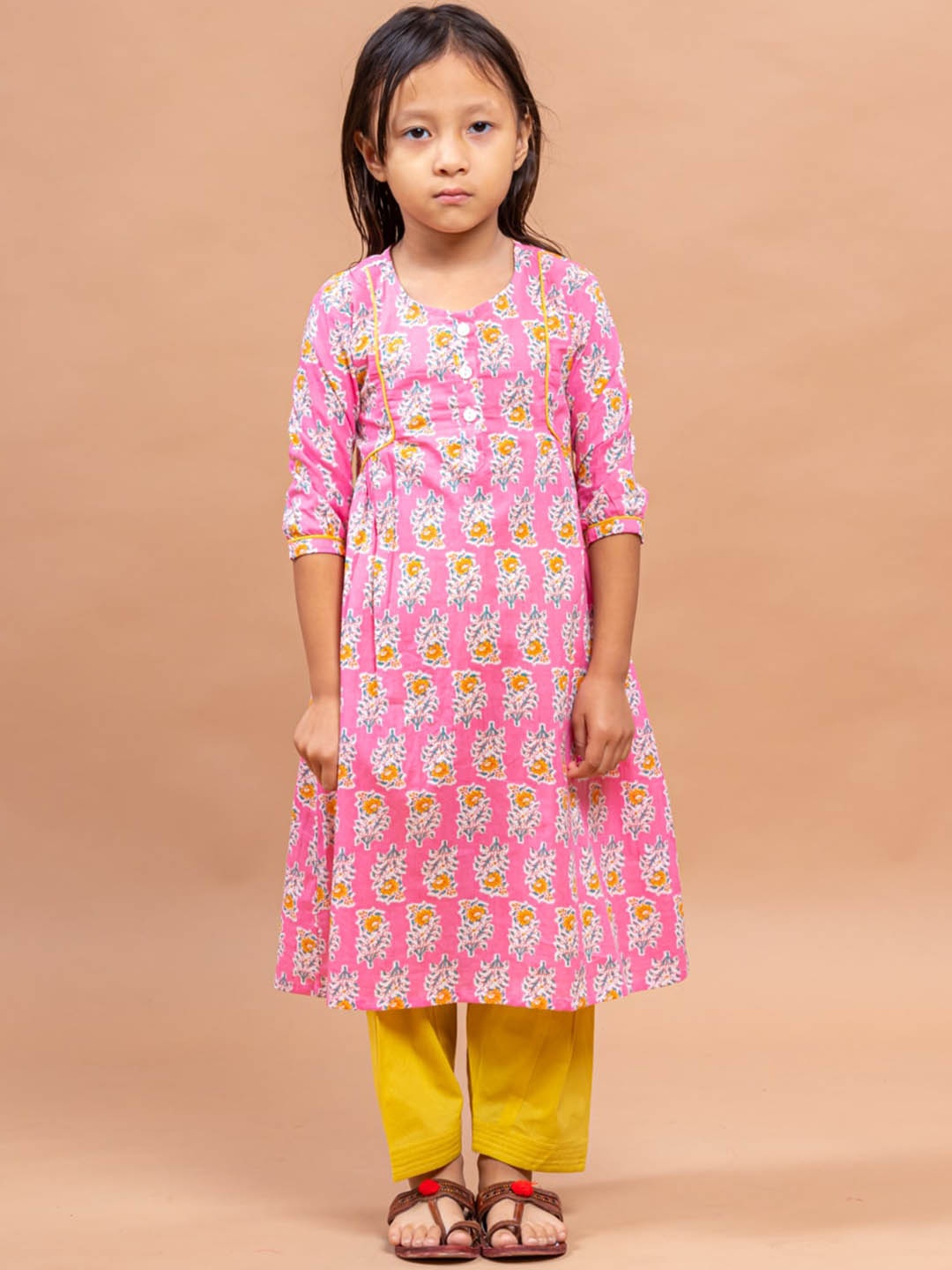 

Sangria Girls Floral Printed Pure Cotton Straight Kurta With Trousers, Pink
