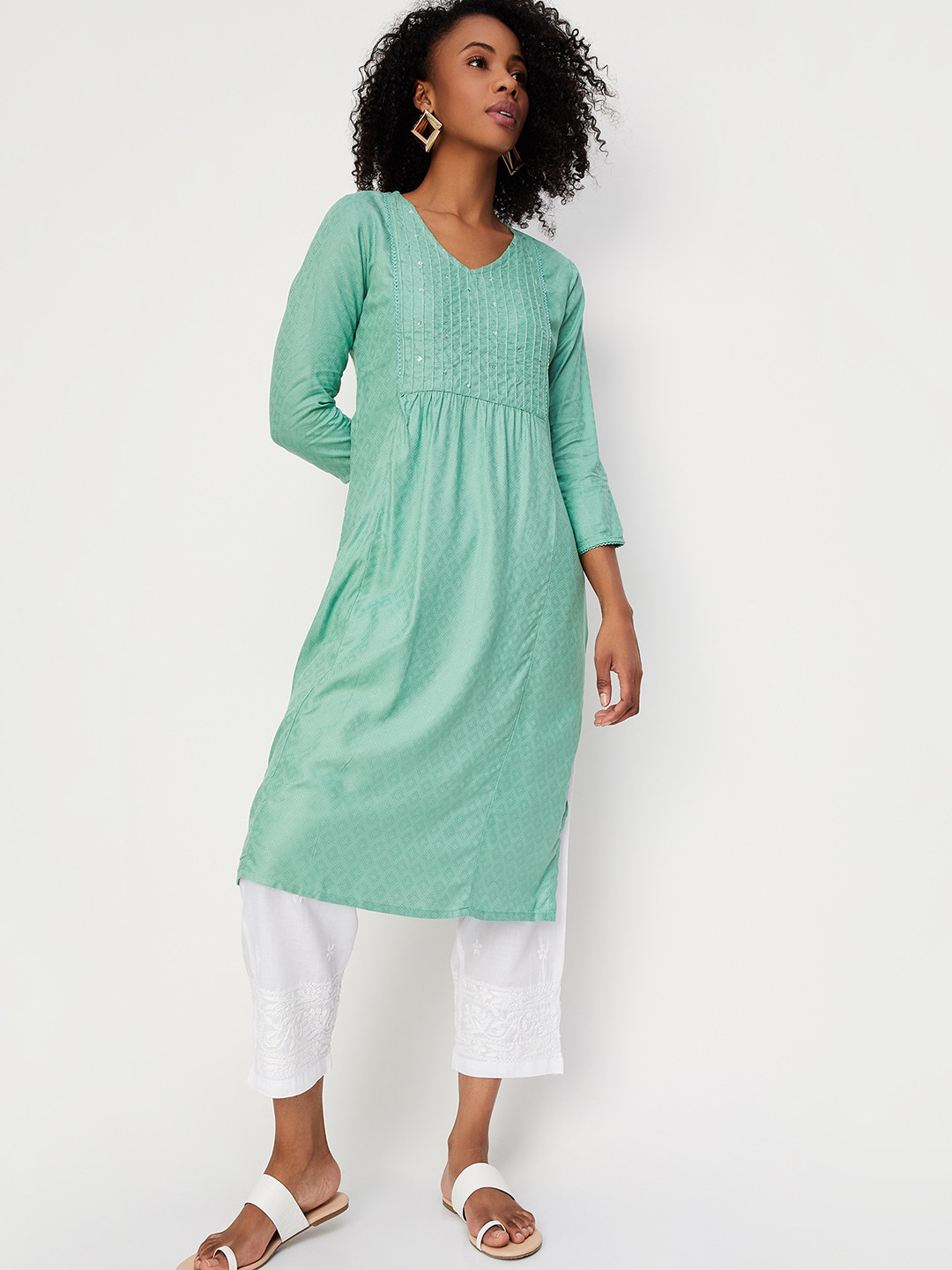 

max Embellished Thread Work Straight Kurta, Green