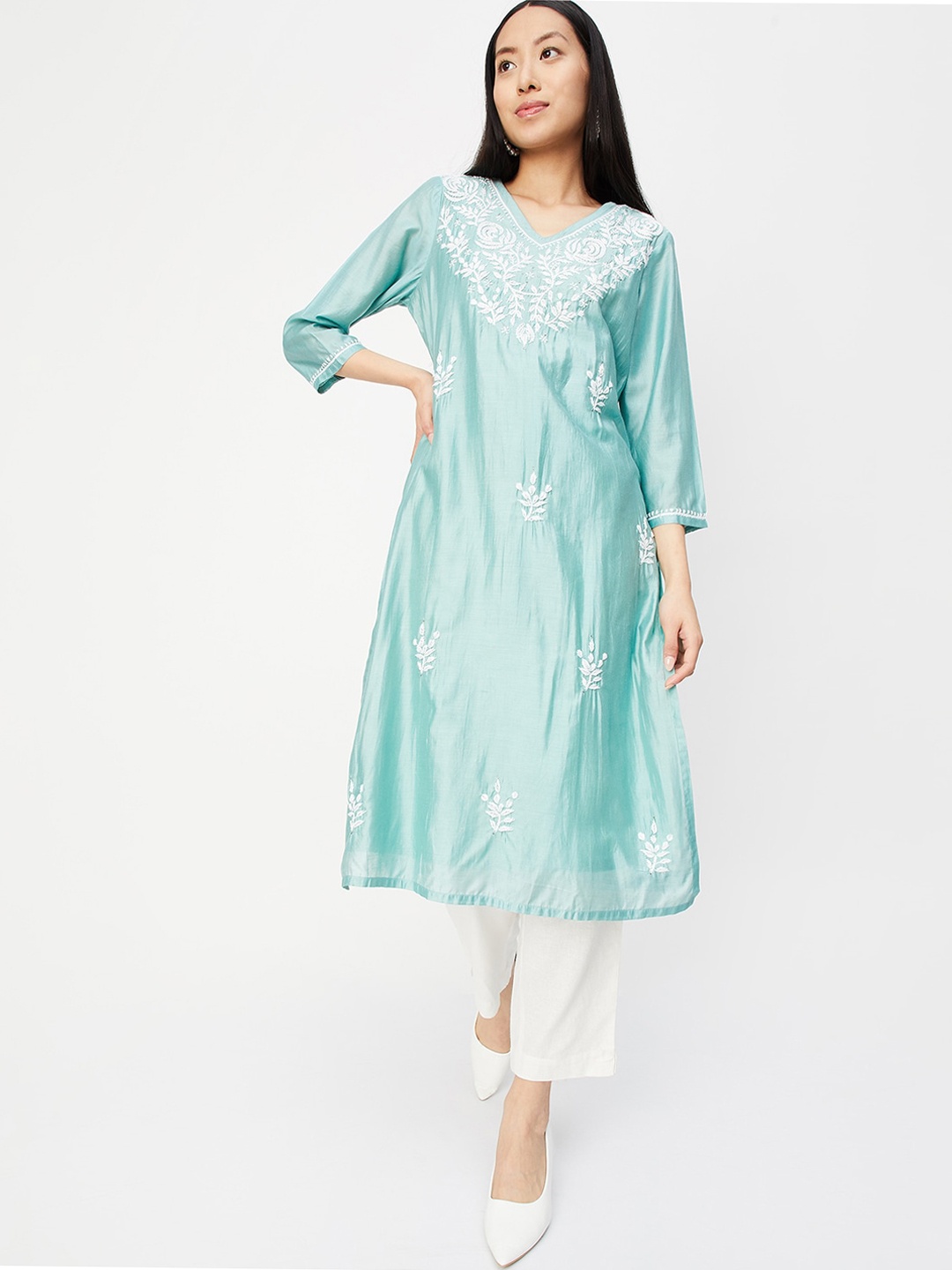 

max Women Floral Embroidered Straight Kurta, Green