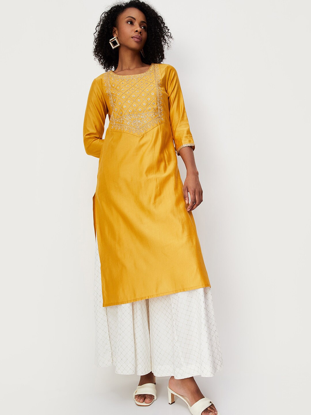 

max Geometric Embroidered Straight Kurta, Yellow