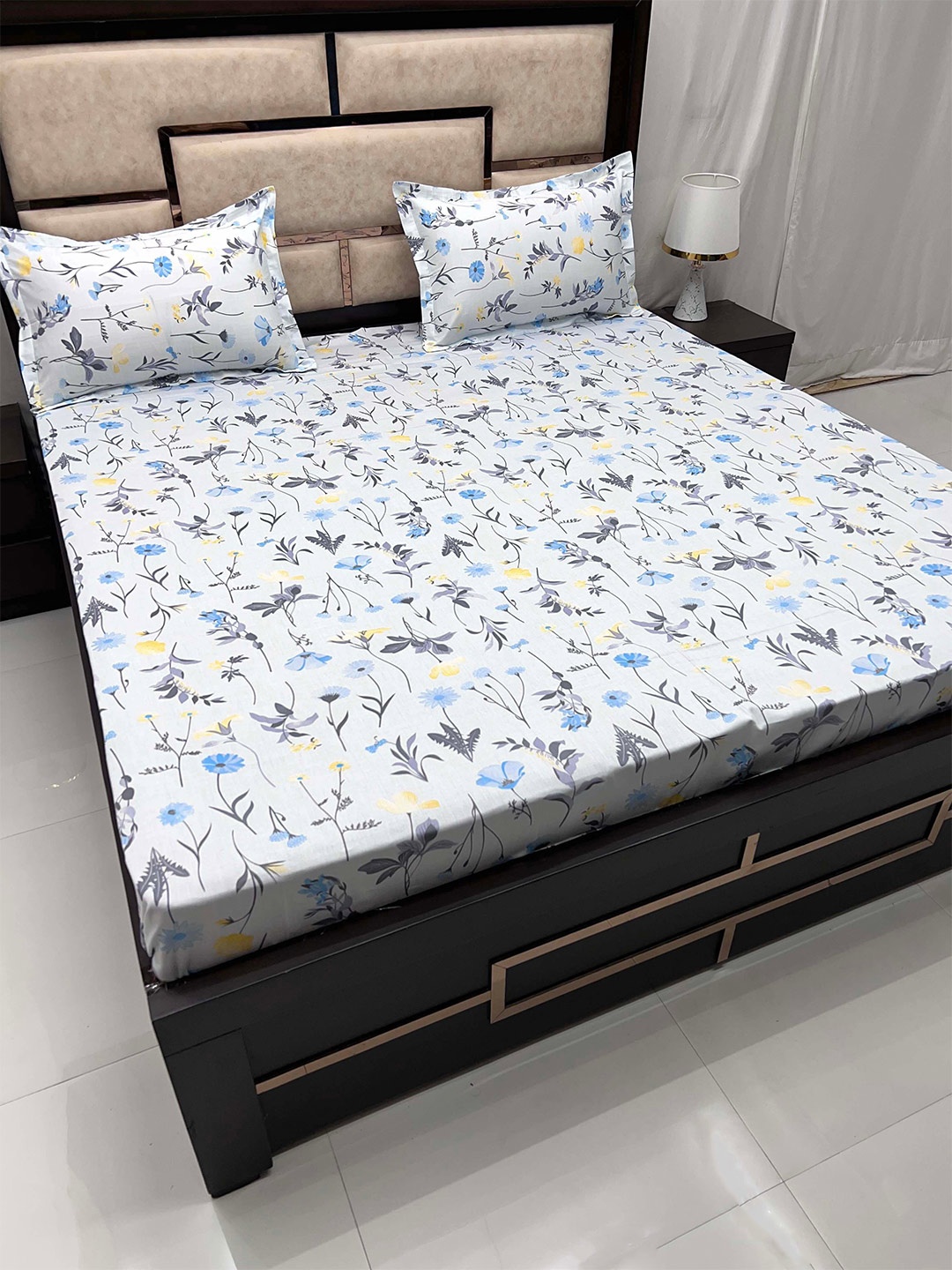 

Pure Decor Velar Fur Sib White & Blue Pure Cotton 330 TC King Bedsheet & 2 Pillow Covers