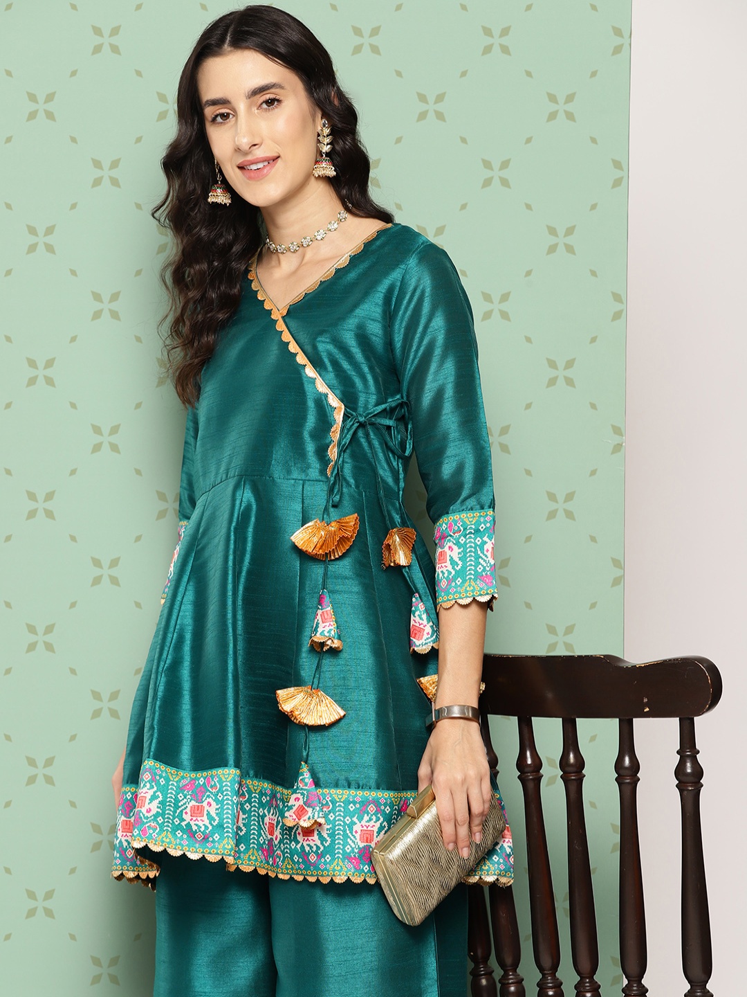 

Ahalyaa Women Printed Ethnic Tunic with Palazzos, Green