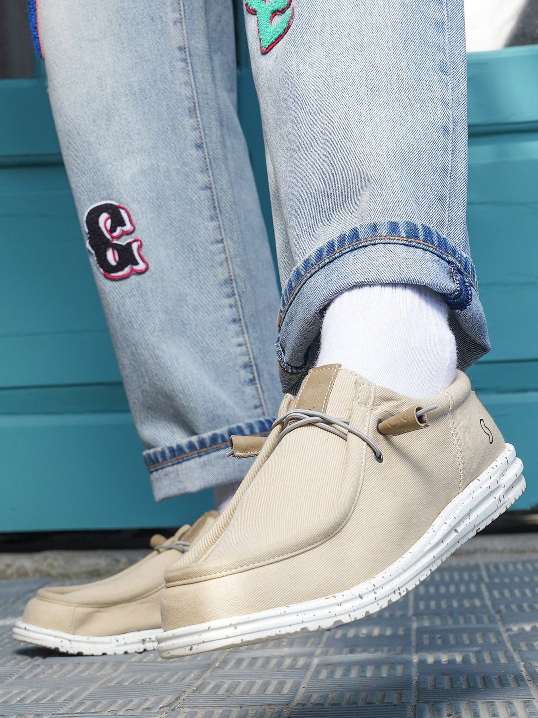

Solethreads Men Contrast Sole Memory Foam Canvas Sneakers, Beige
