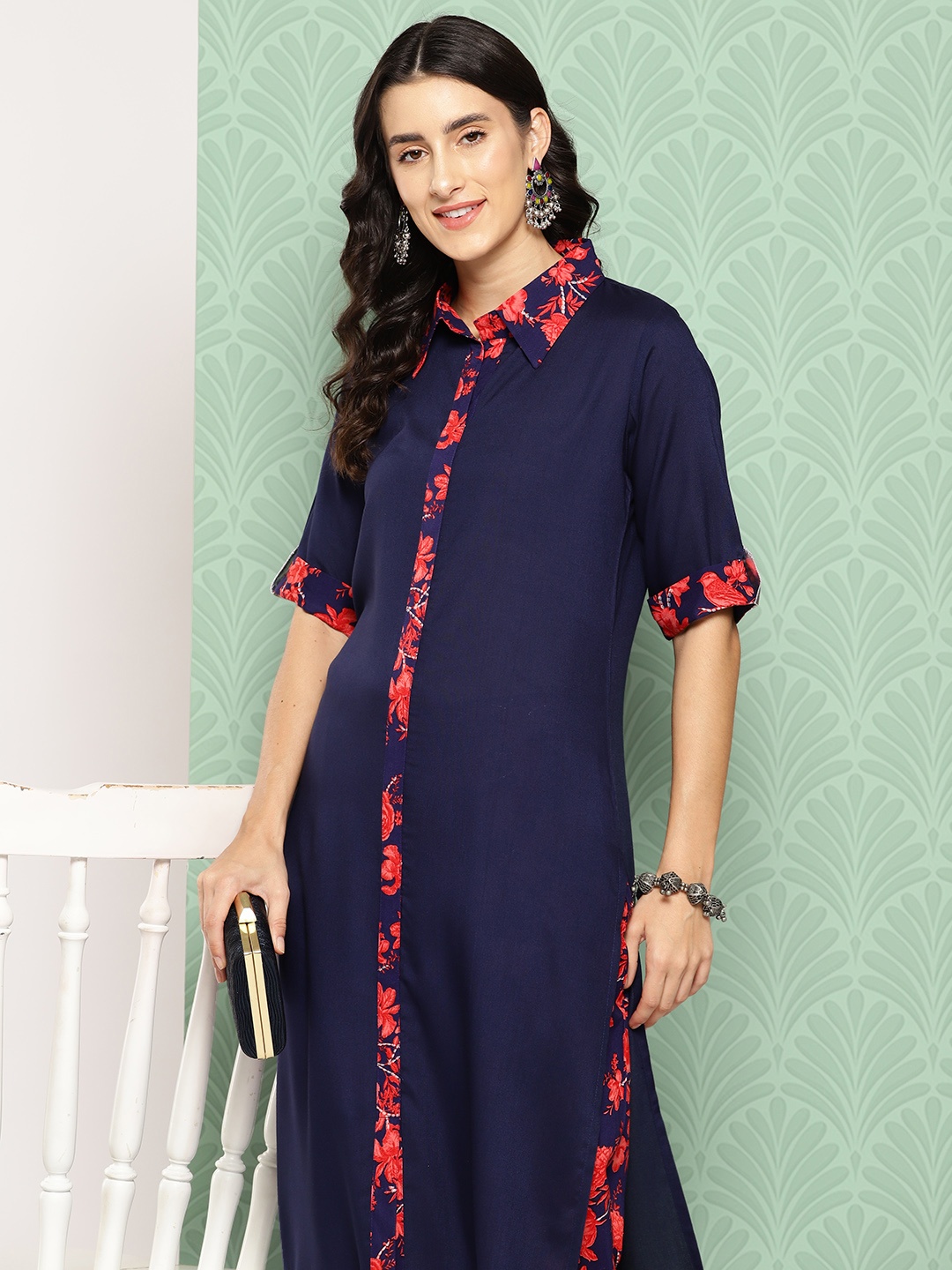 

Ahalyaa Women Floral Printed Regular Kurta with Trousers, Navy blue