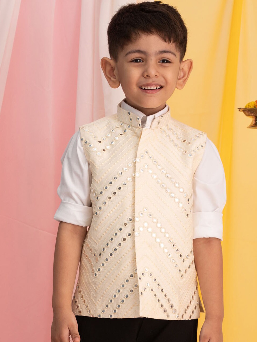 

VASTRAMAY Boys Embroidered Nehru Jacket, Cream