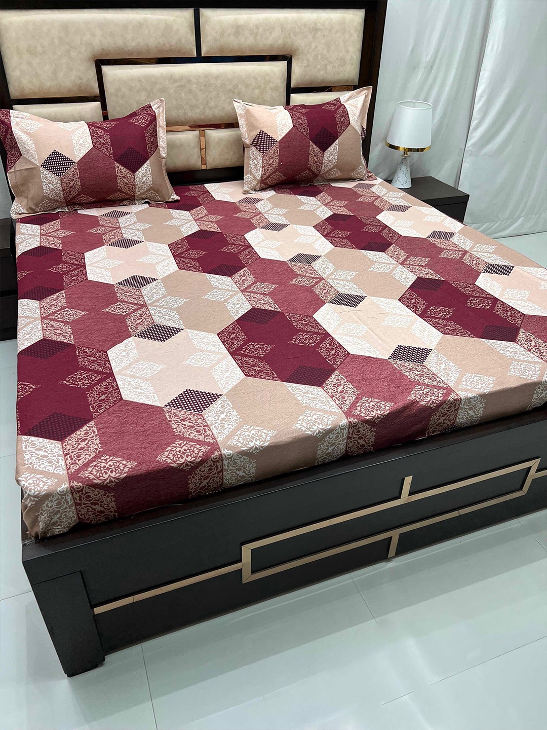 

Pure Decor Velar Sib Maroon & Beige Geometric Pure Cotton 330 TC King Bedsheet Set
