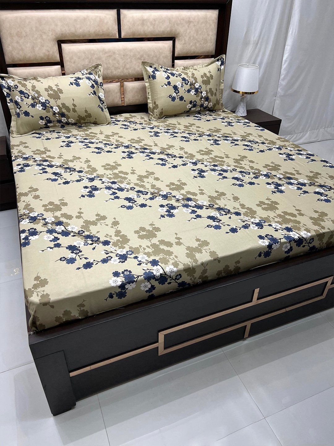 

Pure Decor Velar Sib Green Floral Pure Cotton 330 TC King Bedsheet with 2 Pillow Covers