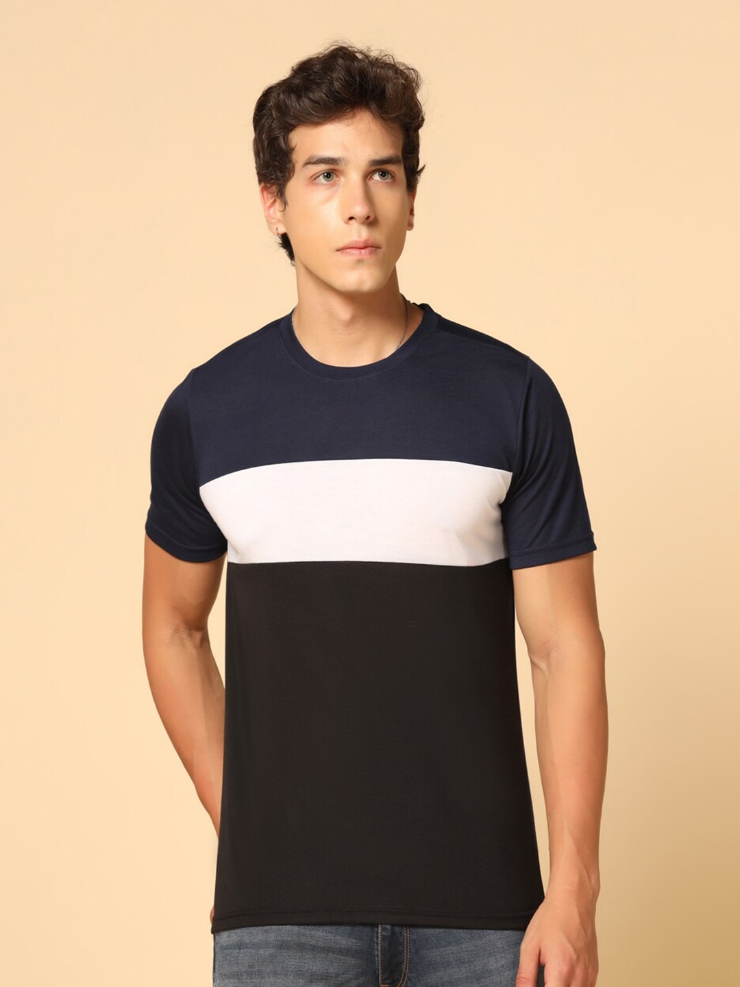 

INKKR Colourblocked Round Neck Cotton T-shirt, Black
