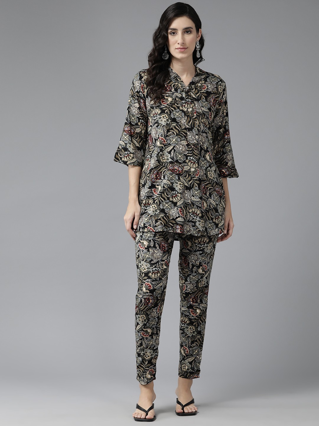 

Aarika Women Floral Printed Regular Pure Cotton Kurta with Trousers, Black