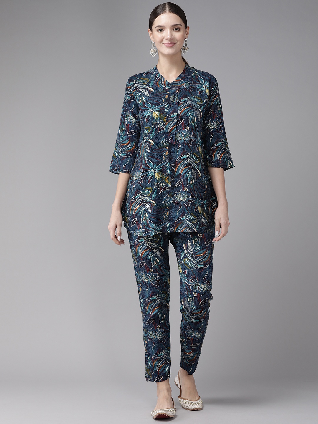 

Aarika Women Floral Printed Regular Pure Cotton Kurta with Trousers, Navy blue