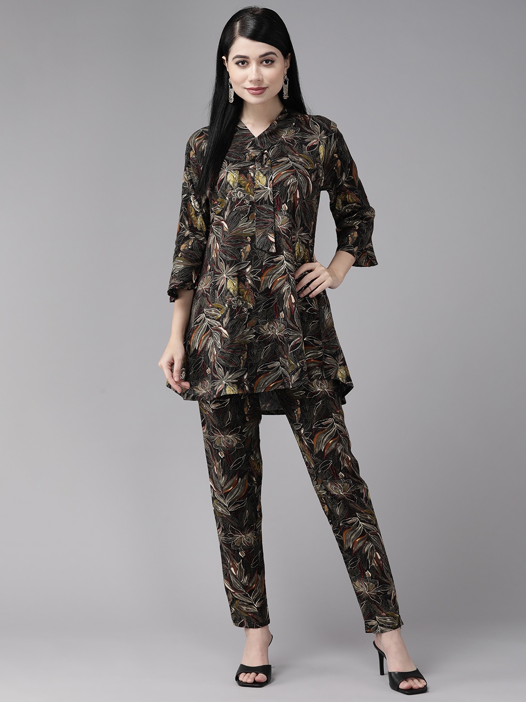 

Aarika Women Black Floral Printed Regular Pure Cotton Kurta with Trousers