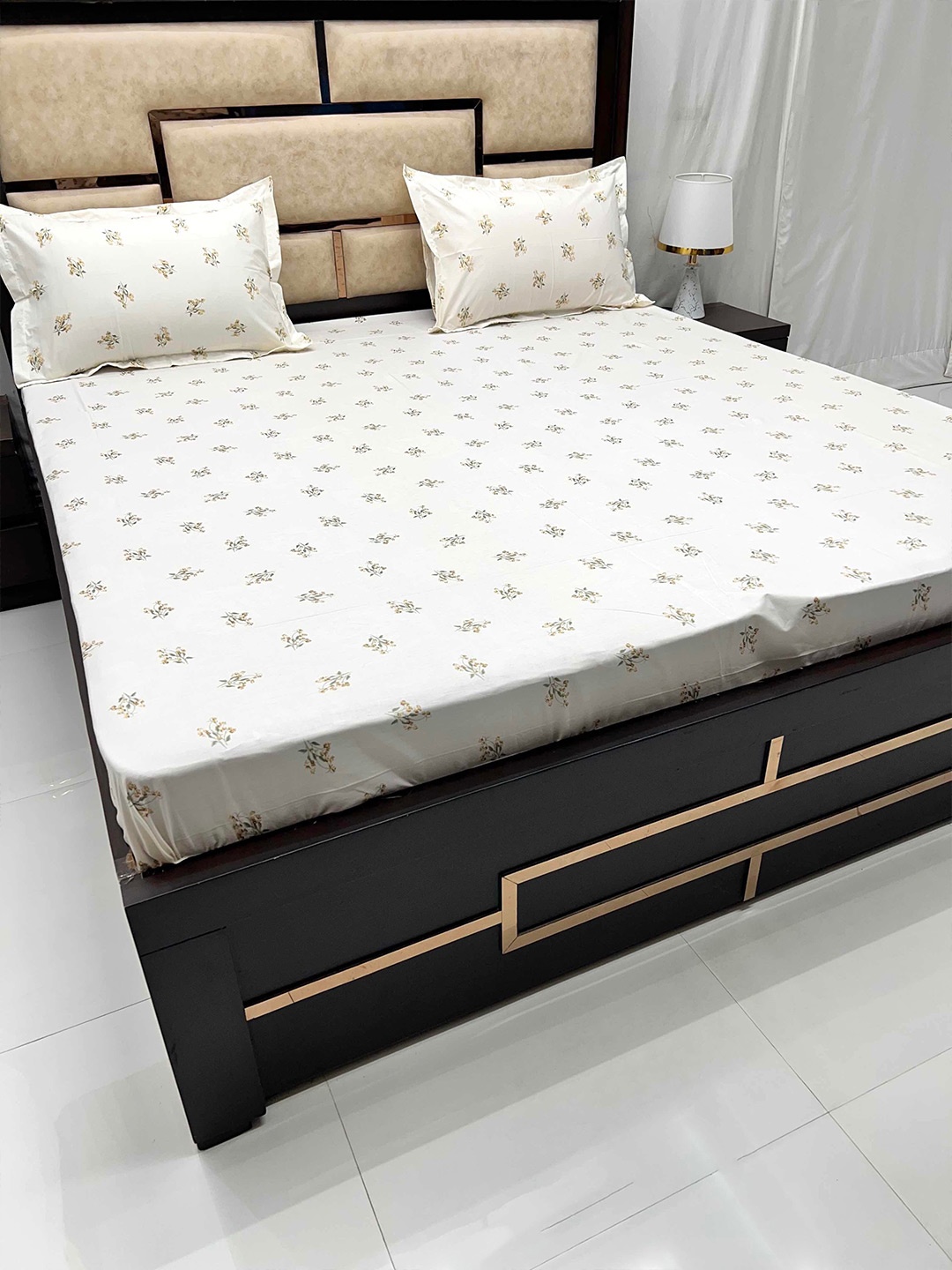 

Pure Decor Villa Cream-Coloured Floral Cotton 330 TC King Bedsheet & Pillow Covers