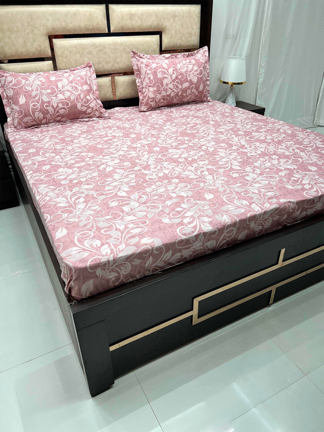 

Pure Decor Villa Mauve Pure Cotton 330 TC King Bedsheet with 2 Pillow Covers