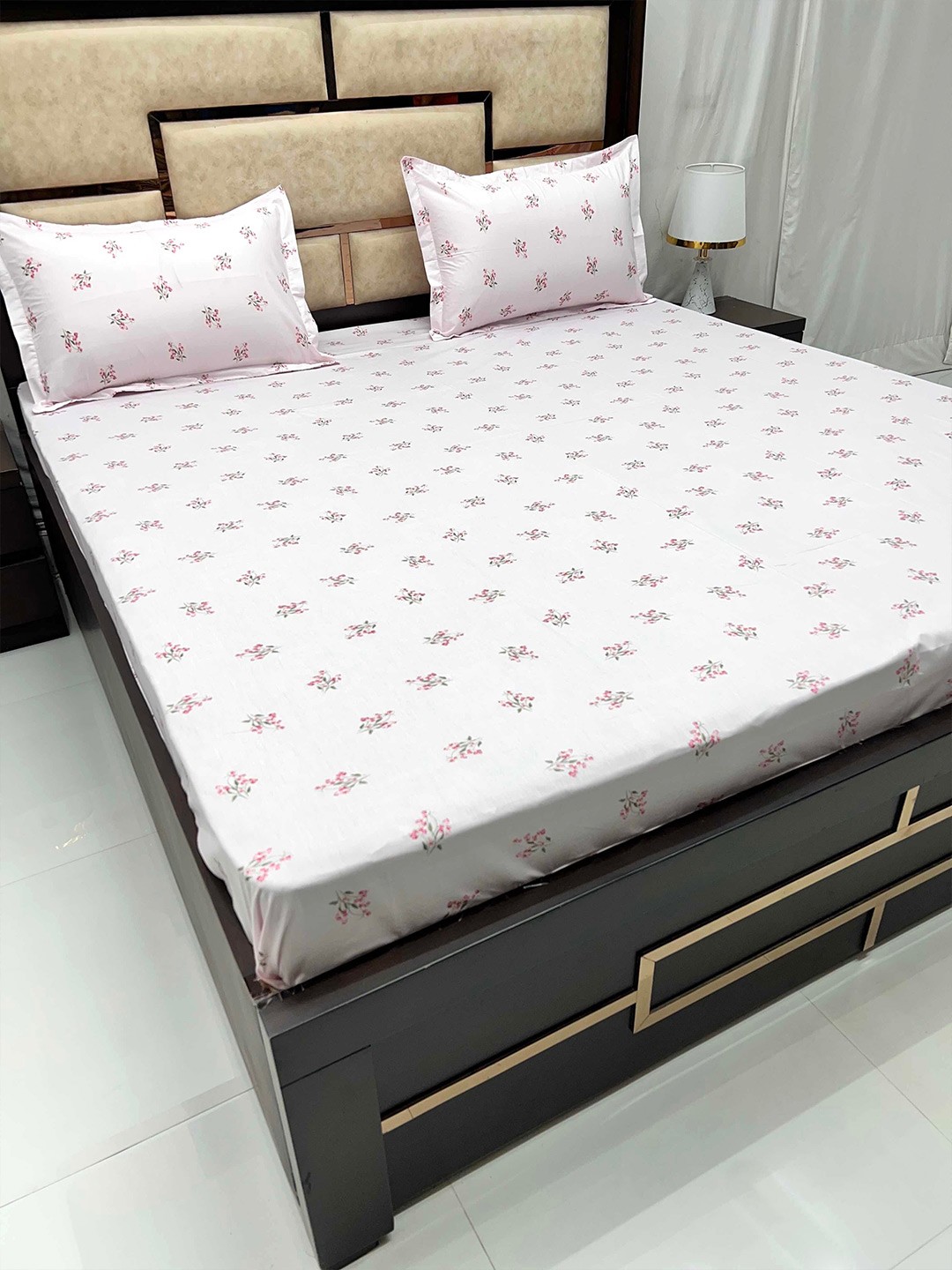 

Pure Decor Villa Pink & Green Floral Cotton 330 TC King Bedsheet & 2 Pillow Covers